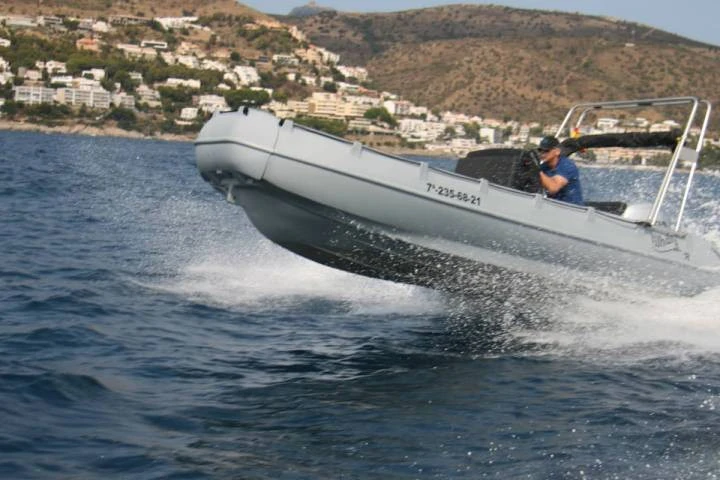 orangemarine-whaly-boats-500r-pro80-img-20-uai-720x480